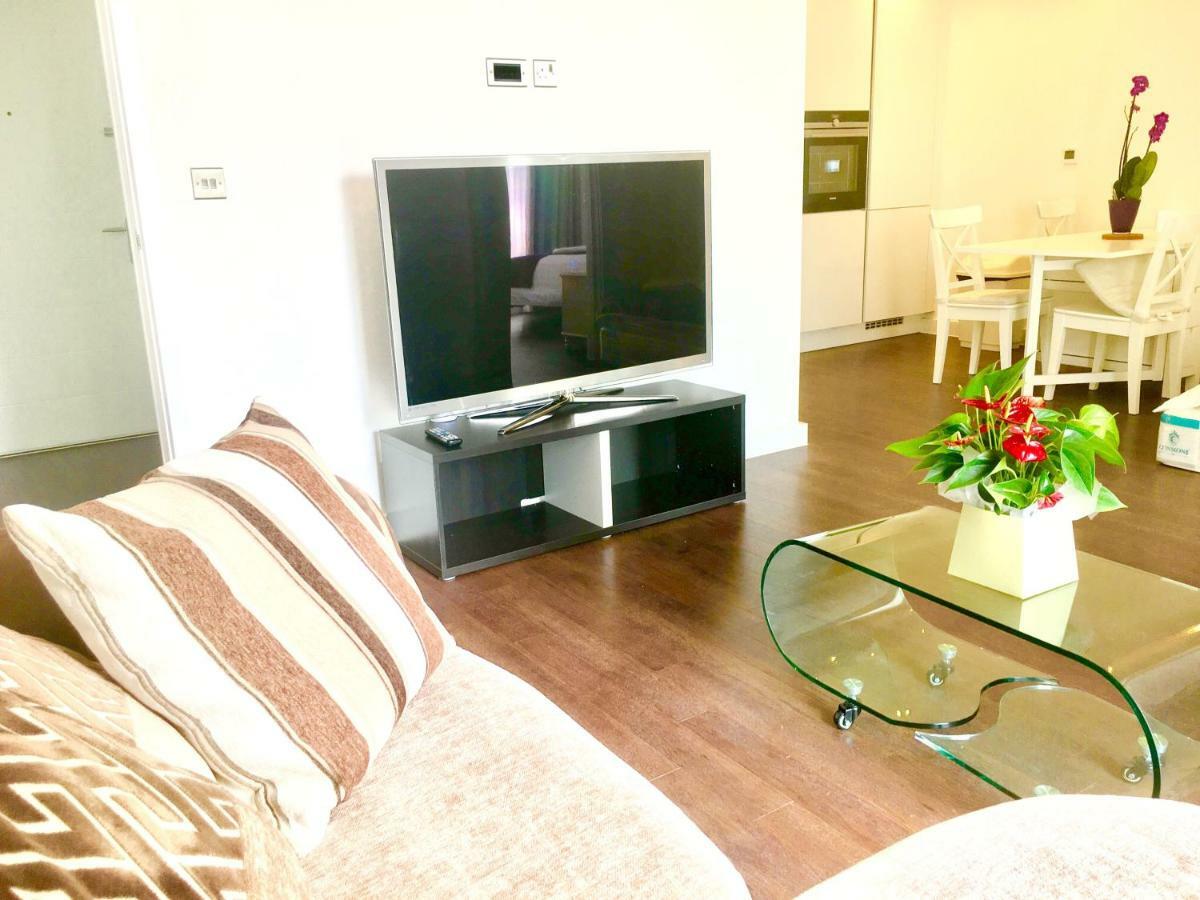 2-Bedrooms Modern Apartment Next To Velodrome, Lounge, Balcony, Parking, Abba Londra Exterior foto